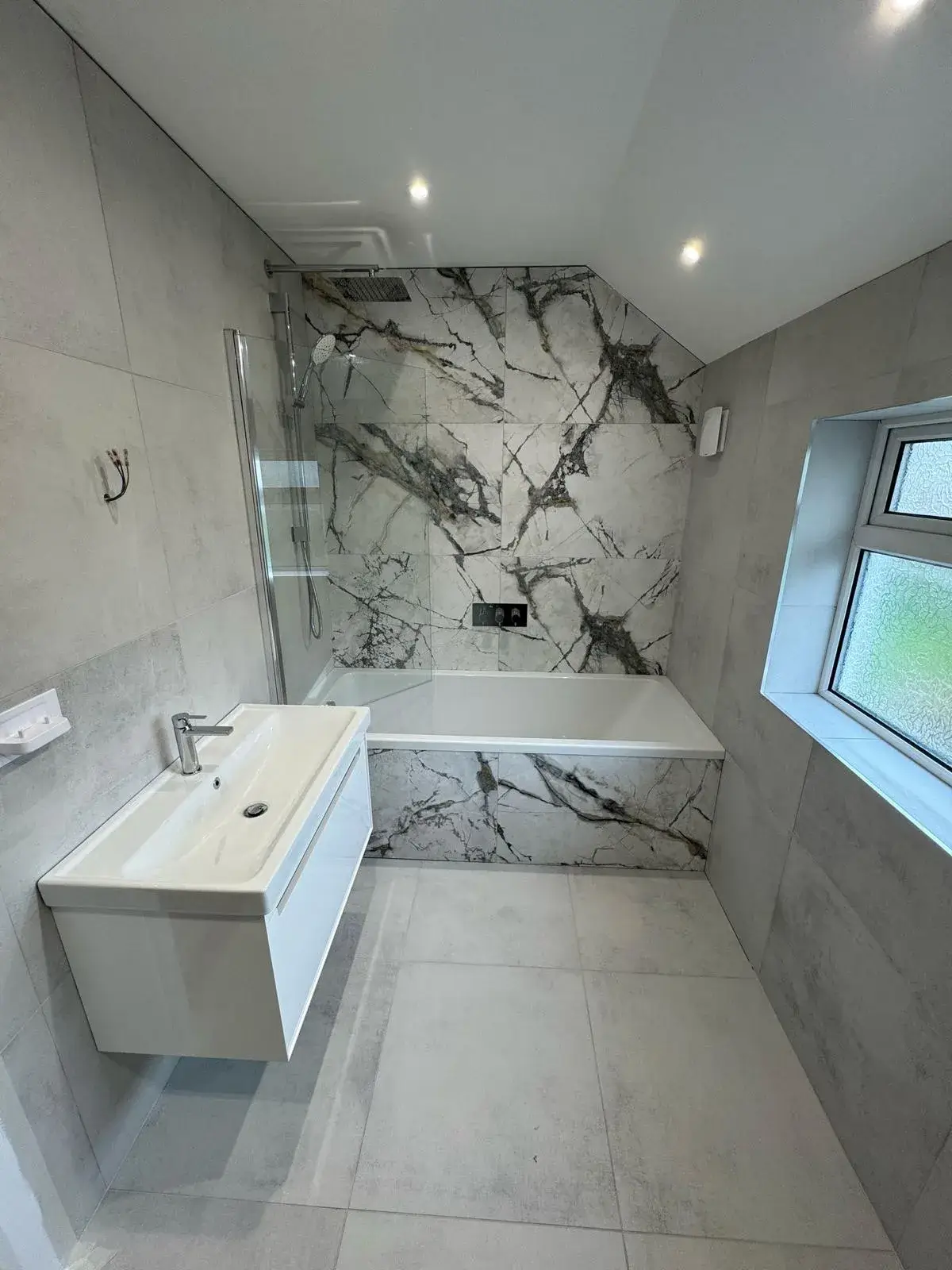 new white stone feature bath 